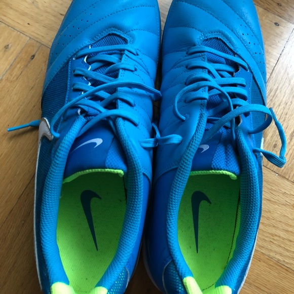 Nike indoor futsal shoes blue white and lime green - Picture 2 of 6